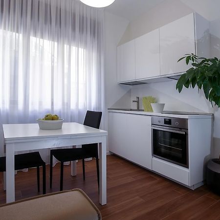 Starhost - Golden Apartments ซาแลร์โน ภายนอก รูปภาพ