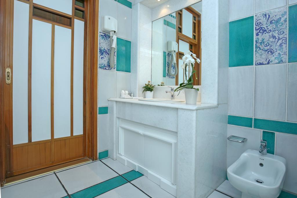 Starhost - Golden Apartments ซาแลร์โน ภายนอก รูปภาพ