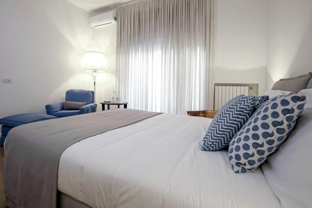 Starhost - Golden Apartments ซาแลร์โน ภายนอก รูปภาพ
