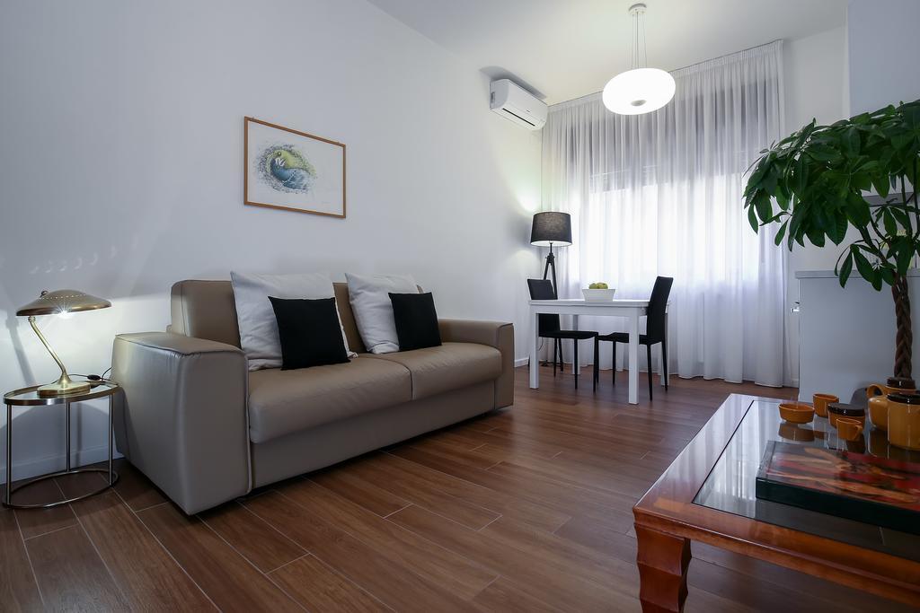 Starhost - Golden Apartments ซาแลร์โน ภายนอก รูปภาพ