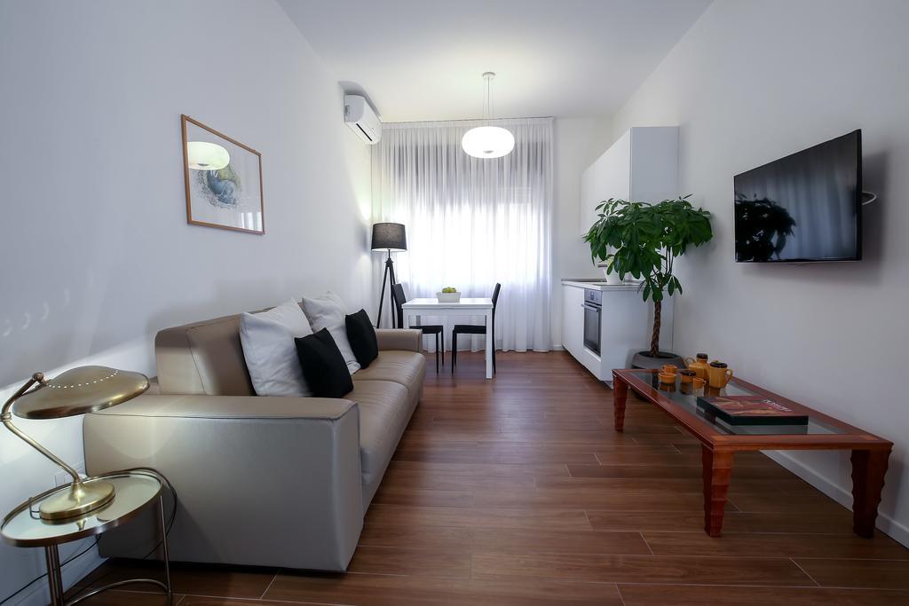 Starhost - Golden Apartments ซาแลร์โน ภายนอก รูปภาพ